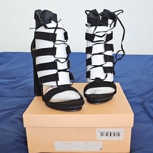 MISS LOLA Black Heels